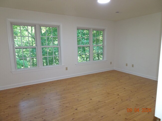 Building Photo - 1350 Jamestown Rd