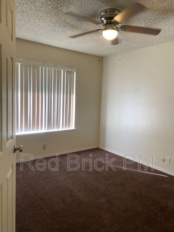 Building Photo - 2998 Sequoia Dr