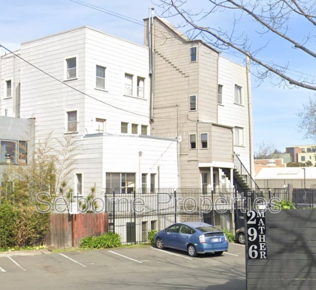Primary Photo - 4348 Broadway