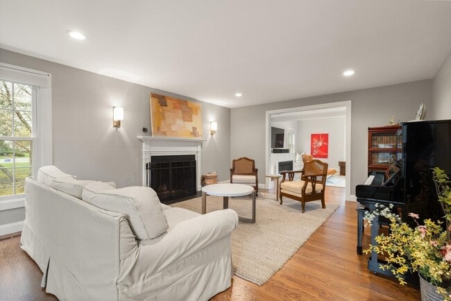 Building Photo - 25 Saddle Club Rd