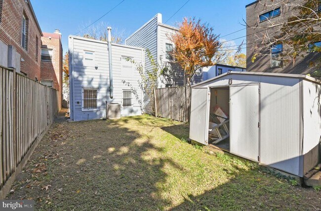 Building Photo - 470 Ridge St NW