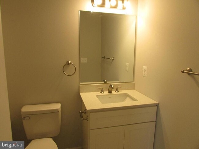 Building Photo - 1230 Elm St