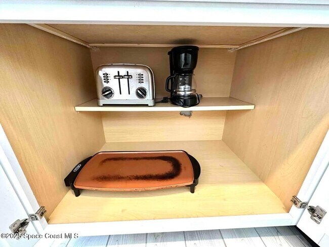 Building Photo - 1533 Richards Dr NE