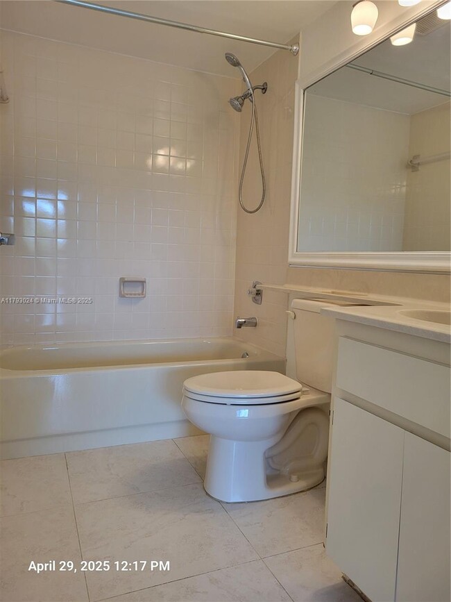 Building Photo - 8860 SW 123rd Ct
