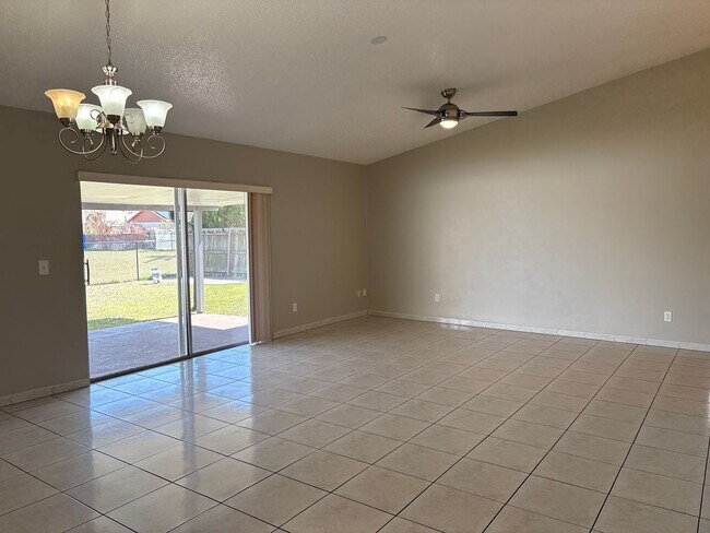 Building Photo - Orlando - Beautiful 3 Bedroom 2 Bathroom Home with Waterview!