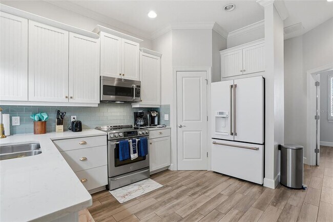 Building Photo - 3162 Moorings Dr S