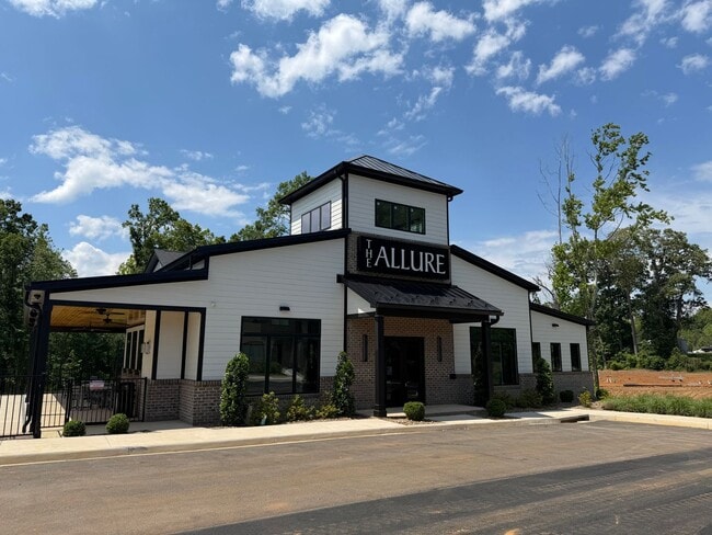 Building Photo - The Allure Townhomes Newer Rustburg Community