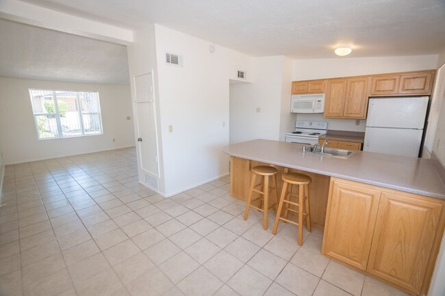 Building Photo - Updated and Charming 3 Bedroom, 2 Bath Hom...