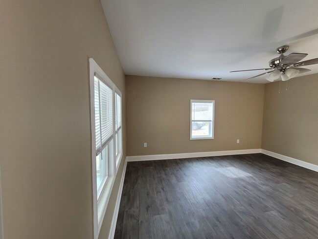 Building Photo - Franklin Co Royston – Two Bedroom and Two Bathroom Single Family Home - Country Living Convenient...