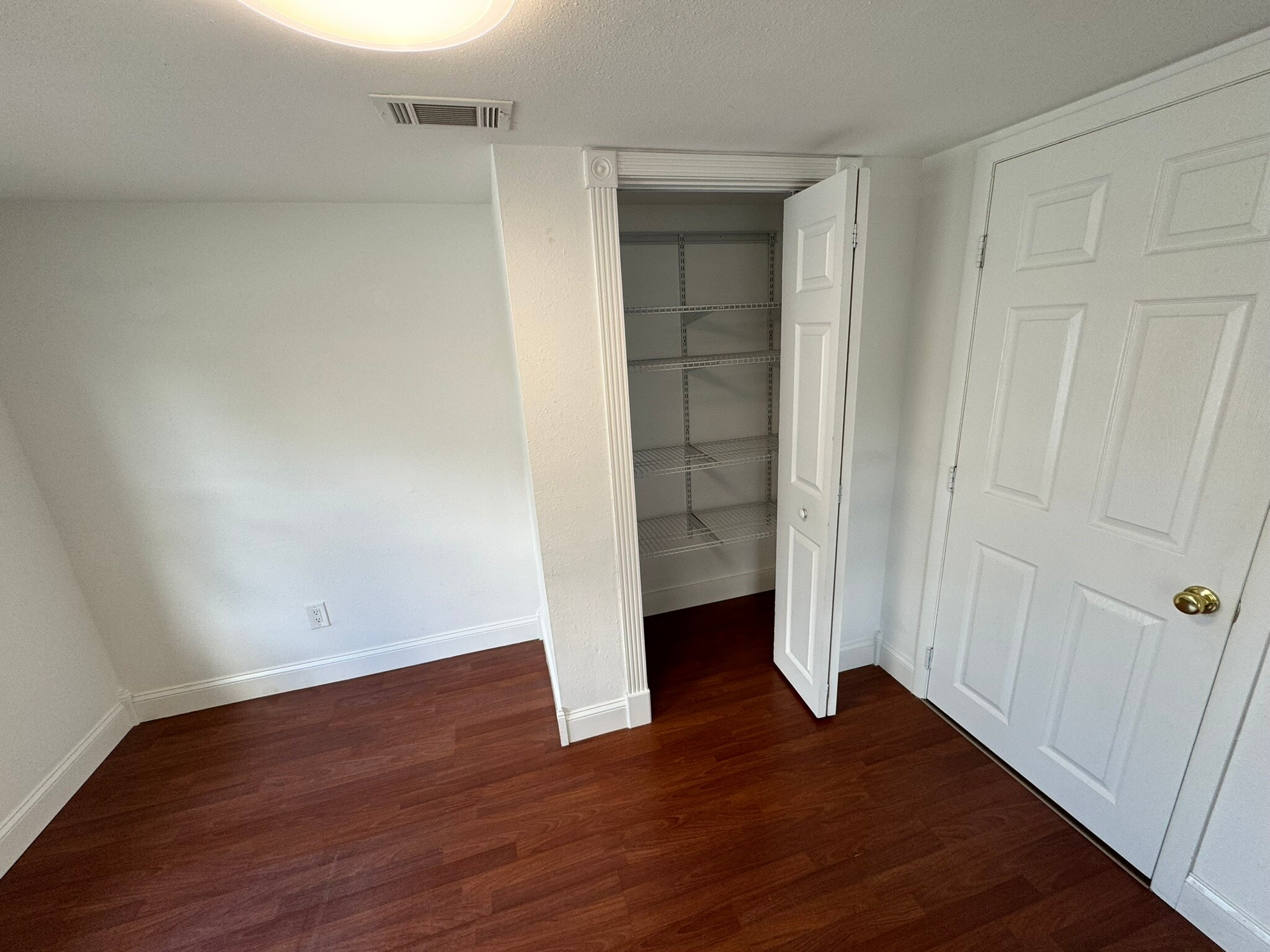 Building Photo - 212 W North Bay St