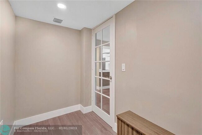 Building Photo - 3051 S Palm Aire Dr