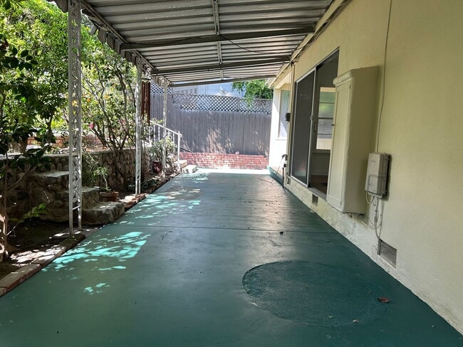 Building Photo - Rare Nostalgic Vintage 2Bedroom Home