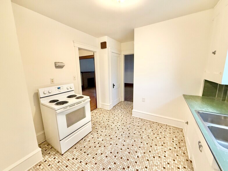 Building Photo - 1208 19th St NW