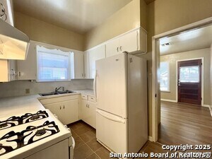 Building Photo - 120 Gifford St