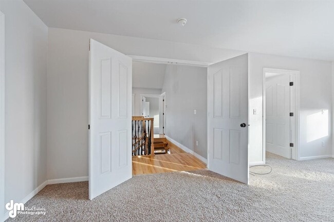 Building Photo - Gorgeous Palmer Home!