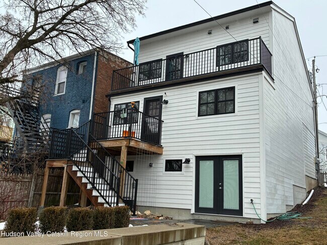 Building Photo - 217 State St