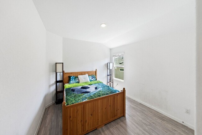 Building Photo - Primary Closet Made for Kings & Queens - UP TO 1 MONTH FREE RENT AVAILABLE!