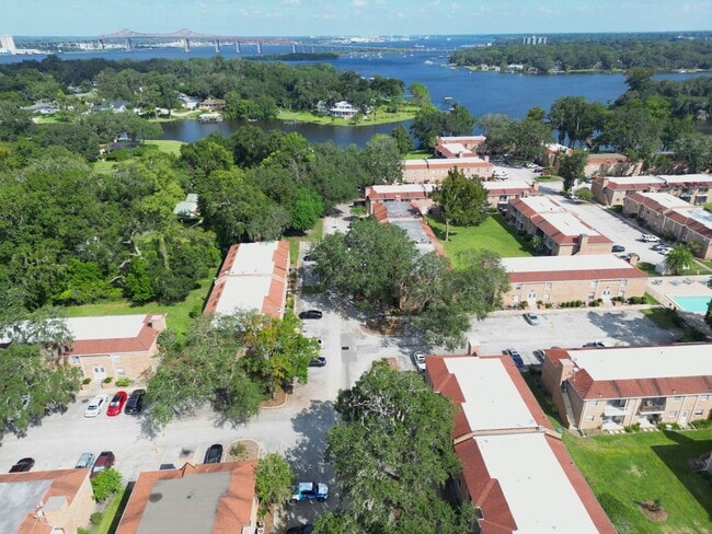 Building Photo - Spacious 3Bed/2Bath Condo in Colonial Point!