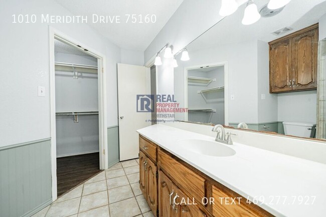 Building Photo - 1010 Meridith Dr