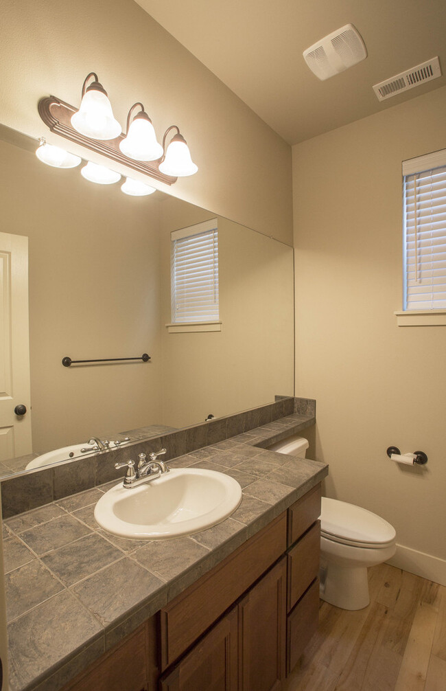 Building Photo - Beautiful 4 Bedroom in Bothell