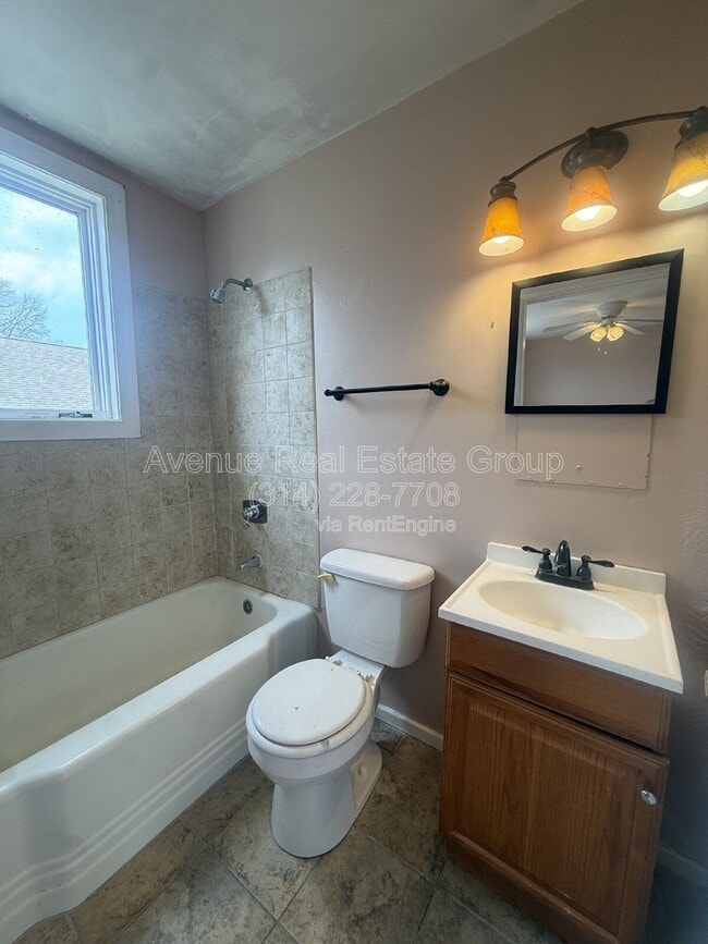 Building Photo - 240 W Essex Ave