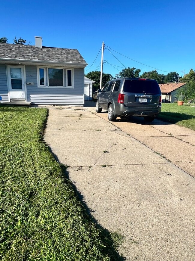 Building Photo - Nice S. Omaha House! 2 bed 1 bath, fully f...
