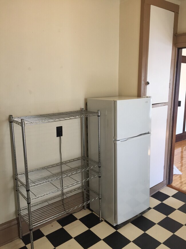 Building Photo - 2078 Atwood Ave