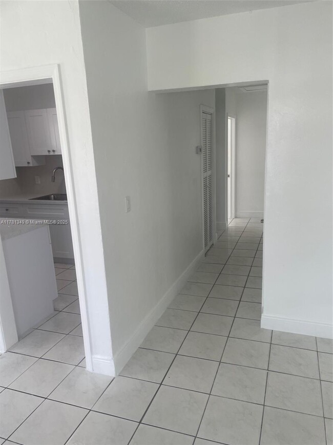 Building Photo - 471 NW 32nd Ct