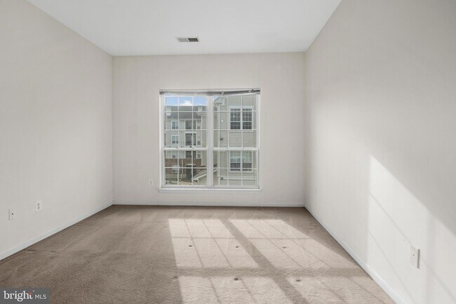 Building Photo - 4850 Eisenhower Ave