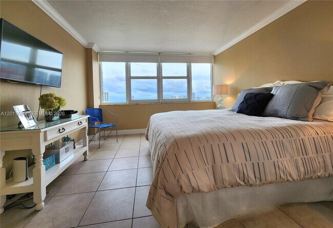 Building Photo - 2030 S Ocean Dr