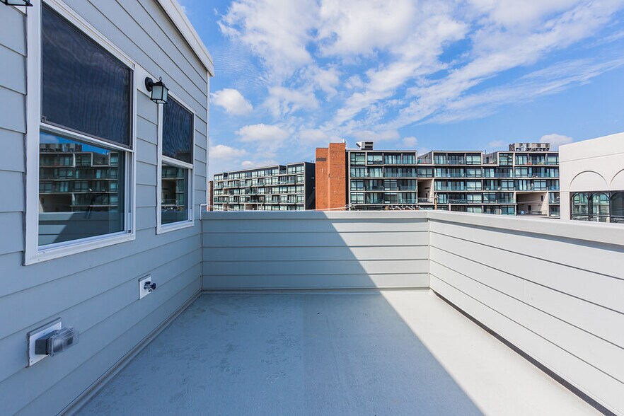 Building Photo - 146 W Wildey St