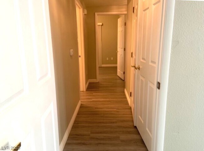 Building Photo - 352 Pine Haven St