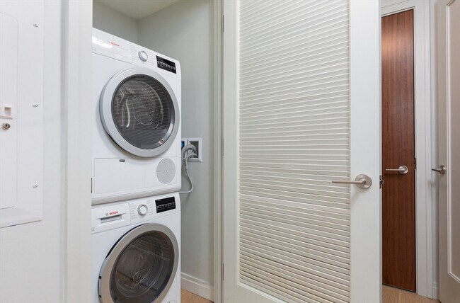 Building Photo - 135 Seaport Blvd