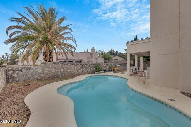 Building Photo - 1121 Regal Ridge Dr