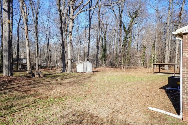 Building Photo - Gorgeous Three Bedroom Home!