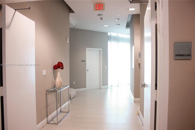 Building Photo - 350 S Miami Ave