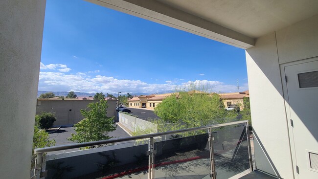 Building Photo - 2 Bedroom Condo located in Park House.