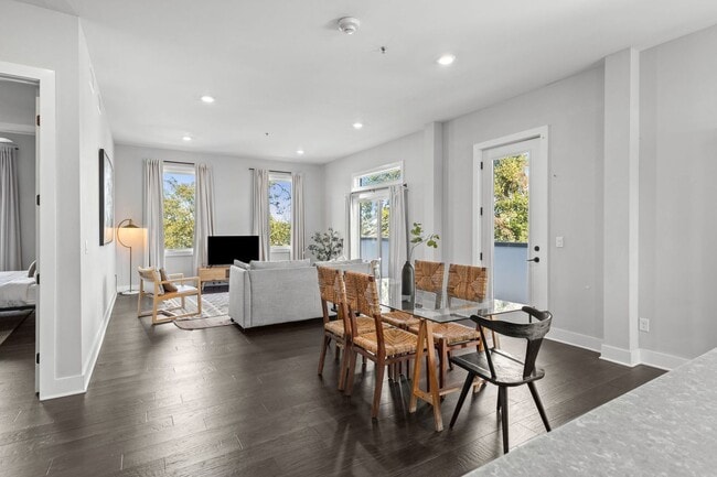 Building Photo - 1224 2nd Ave S