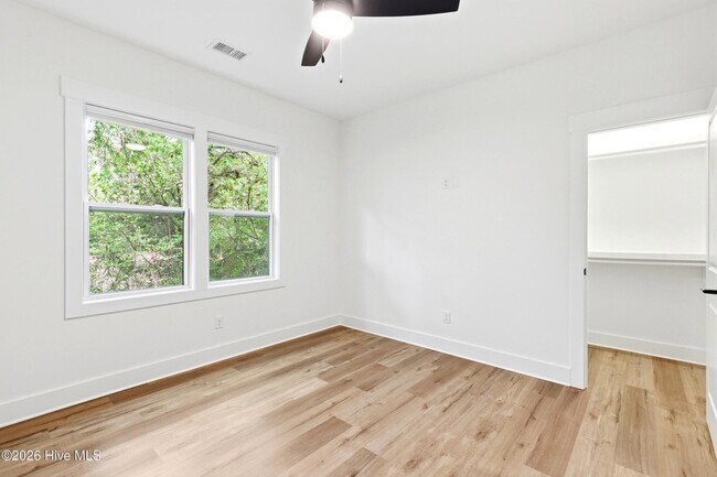 Building Photo - 213 Myrtle Ave