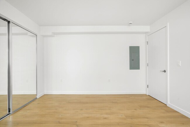 Building Photo - 1422 Tamarind Ave