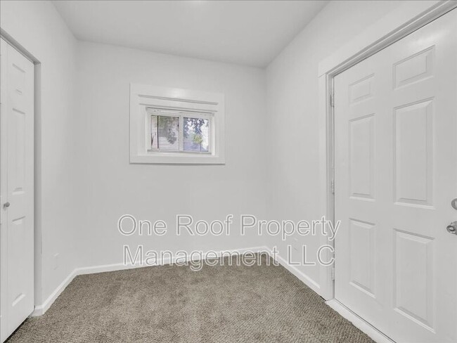 Building Photo - 324 N Hardesty