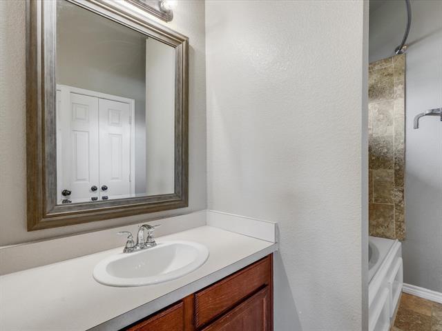 Building Photo - 5015 Spruce St