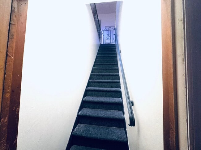 Building Photo - 549 61st St