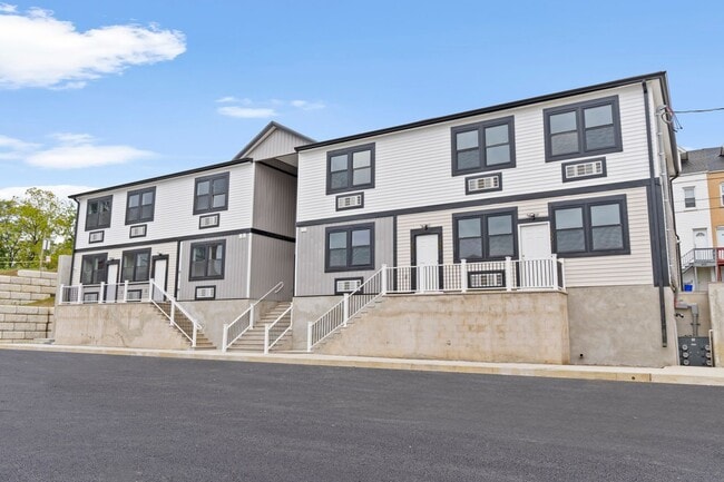 Building Photo - Luxury 1 and 2 bedrooms