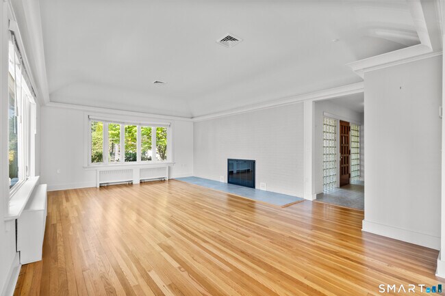 Building Photo - 25 Crescent Bluff Ave