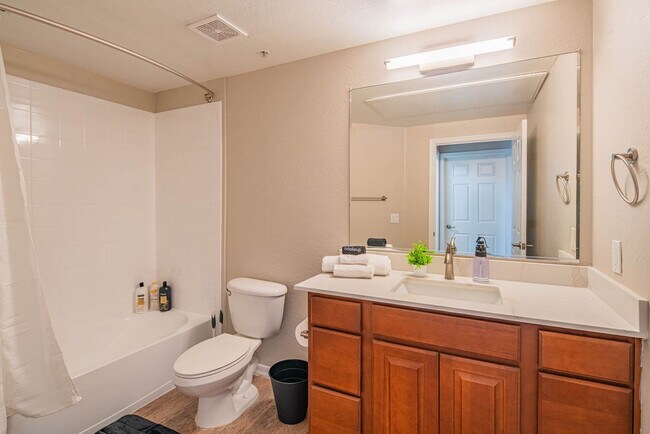 Building Photo - 1275 E University Dr