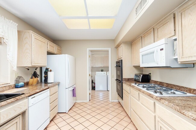 Building Photo - Furnished Rental, 55+, Move In Today!