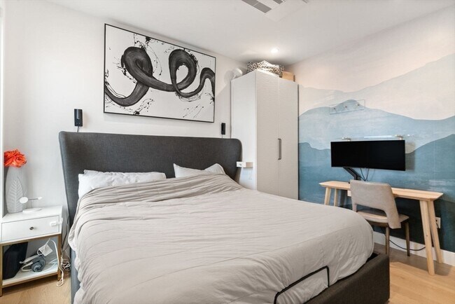 Building Photo - 75 W Broadway