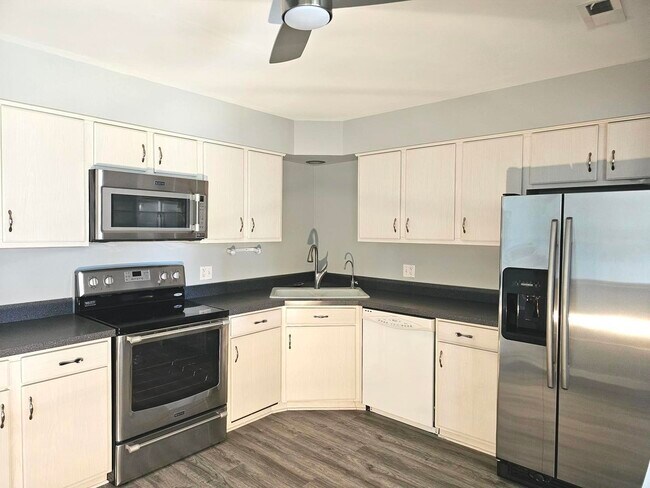 Building Photo - 1018 Castilian Ct