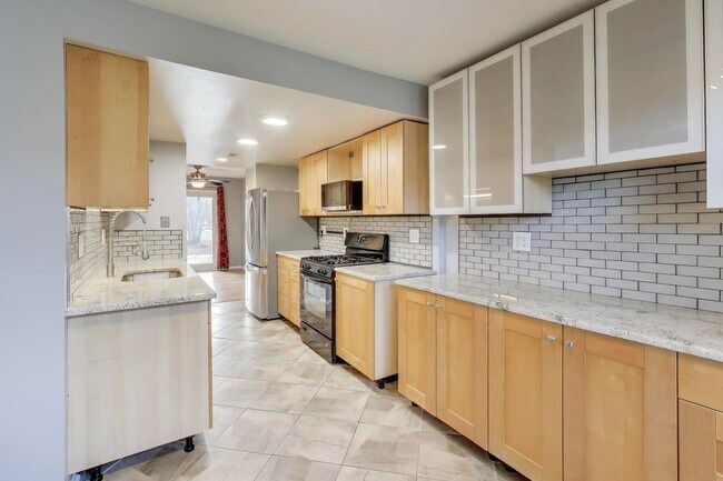 Building Photo - 5769 Yellowrose Ct